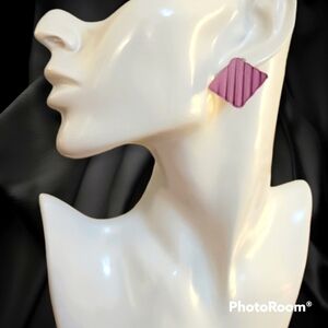3/$30 VTG Lavendar Metal Square Ripple Post Earrings